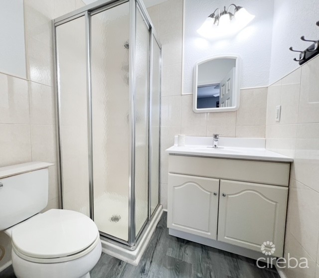 IMMACULATE 2-BEDROOM CONDO IN FALCON CLOSE