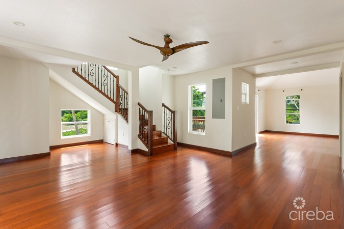FALLSREACH CLOSE 19, BEACH BAY HOME
