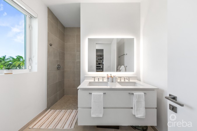SOLARA 117, CRYSTAL HARBOUR END UNIT