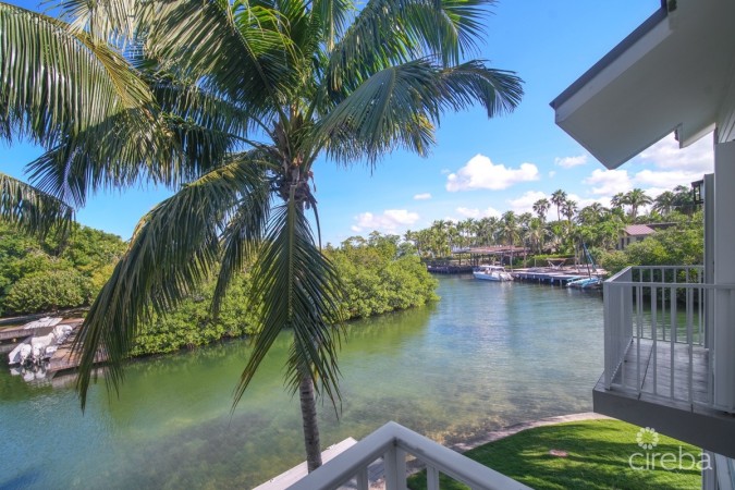 COASTAL ESCAPE - 3 BDRM CANAL FRONT PROPERTY