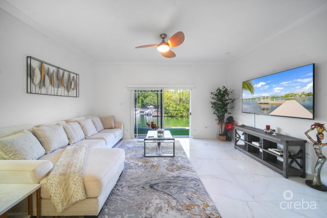 COASTAL ESCAPE - 3 BDRM CANAL FRONT PROPERTY