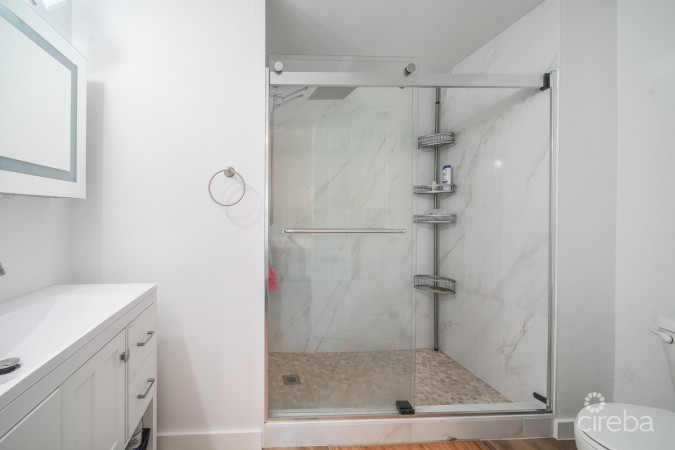 COASTAL ESCAPE - 3 BDRM CANAL FRONT PROPERTY