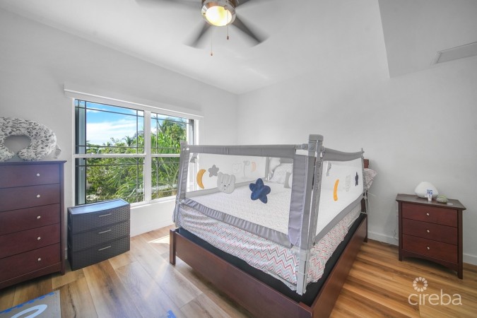 COASTAL ESCAPE - 3 BDRM CANAL FRONT PROPERTY