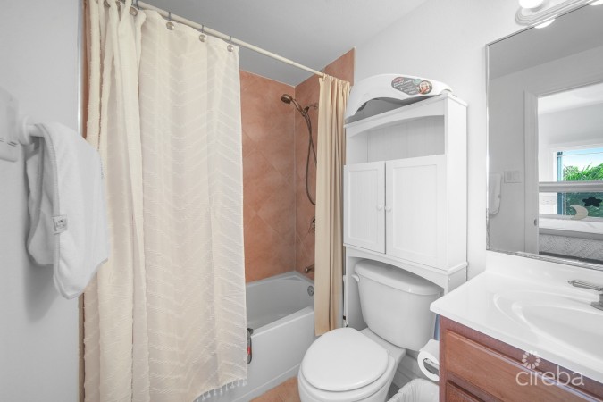 COASTAL ESCAPE - 3 BDRM CANAL FRONT PROPERTY