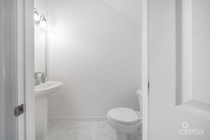 COASTAL ESCAPE - 3 BDRM CANAL FRONT PROPERTY