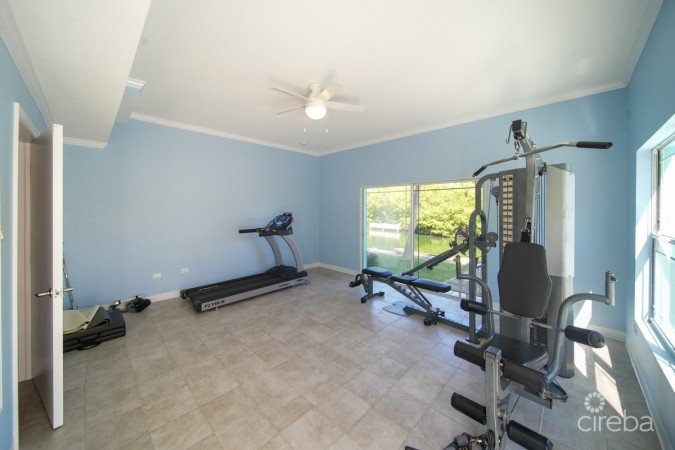 COASTAL ESCAPE - 3 BDRM CANAL FRONT PROPERTY