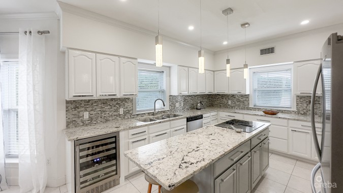ADMIRALS LANDING FAMILY HOME WITH POOL