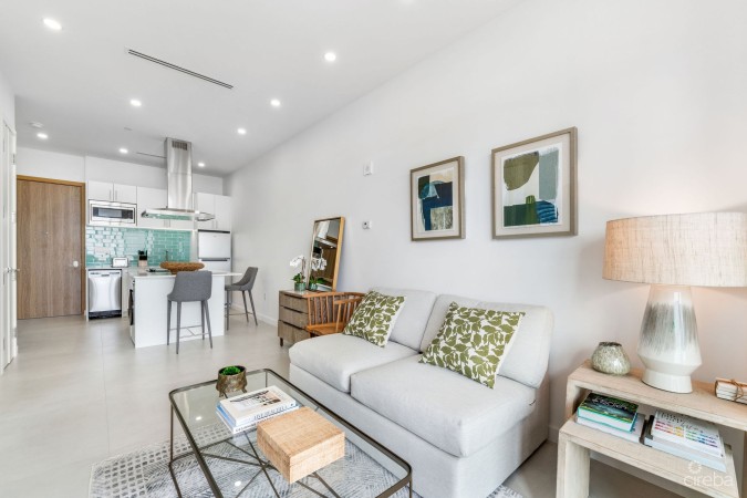 HARBOUR WALK RESIDENCES | CHIC 1-BED + DEN