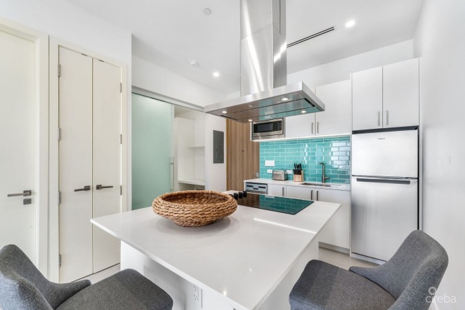 HARBOUR WALK RESIDENCES | CHIC 1-BED + DEN