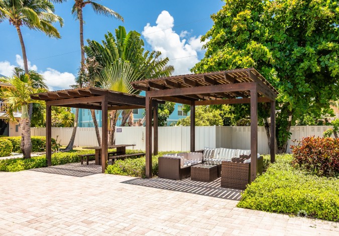 ISLAND PINE VILLAS