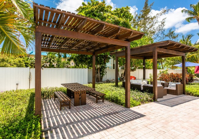 ISLAND PINE VILLAS