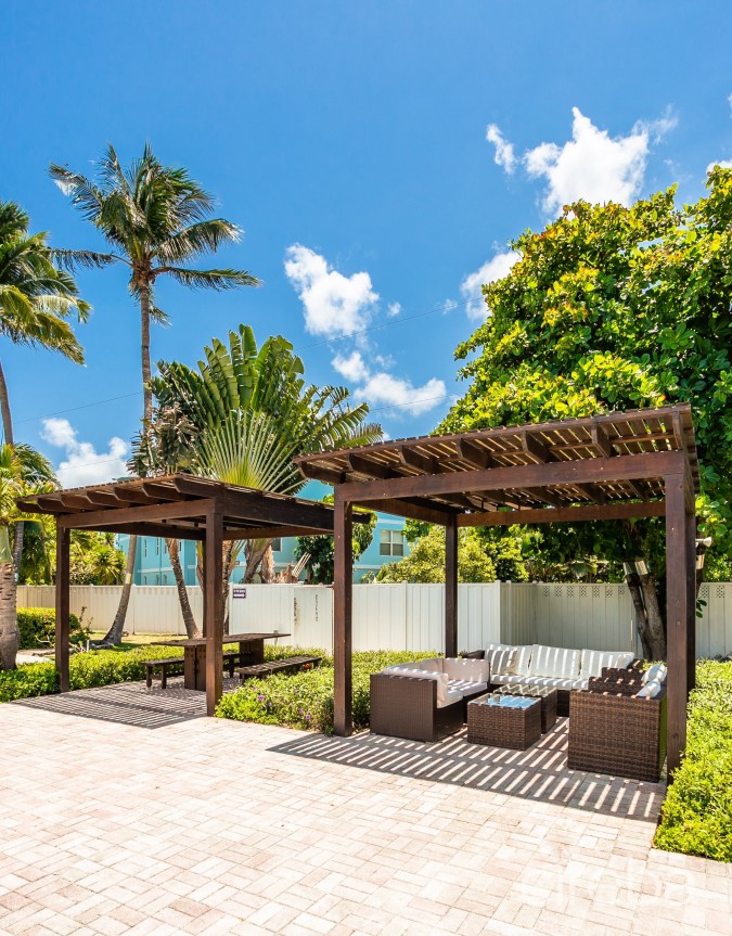 ISLAND PINE VILLAS