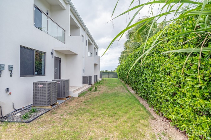 BRAND NEW GATED - LAVANIA COURT 2 BED 2.5 EXECUTIVE HOME