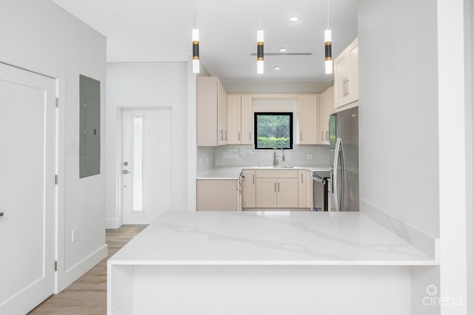 BRAND NEW GATED - LAVANIA COURT 2 BED 2.5 EXECUTIVE HOME