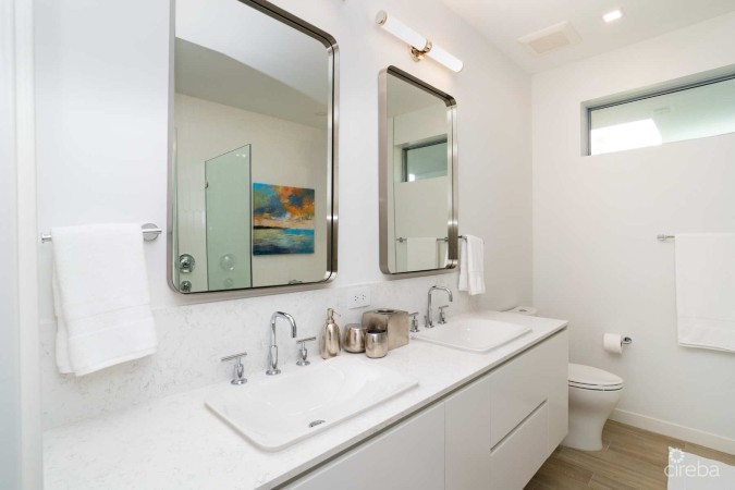 ONE CANAL POINT 512 WITH 30FT BOAT DOCK