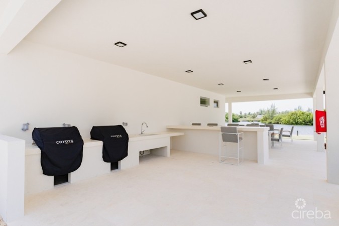 ONE CANAL POINT 512 WITH 30FT BOAT DOCK