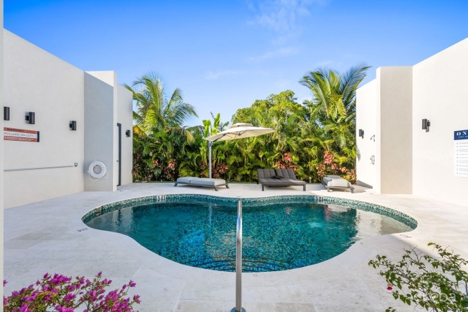ONE CANAL POINT 512 WITH 30FT BOAT DOCK
