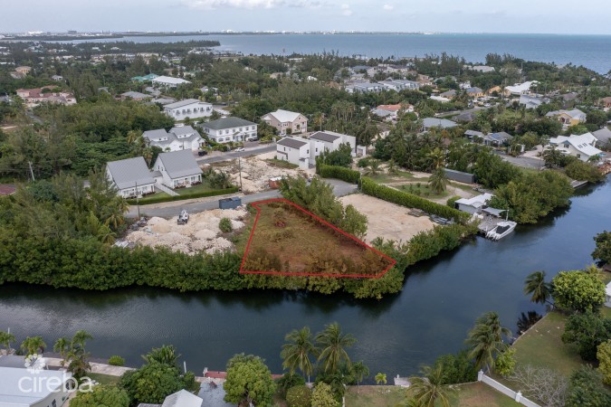 0.33 ACRE CANAL FRONT LAND ON SWEETLEAF CLOSE