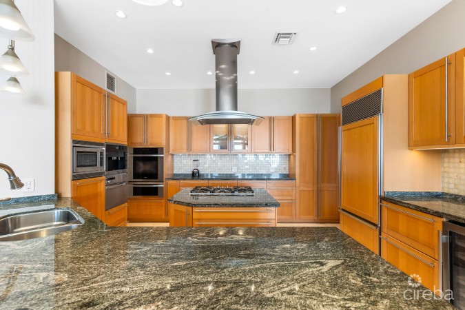 508 SOUTH SOUND - LUXURY BEACH FRONT ESTATE