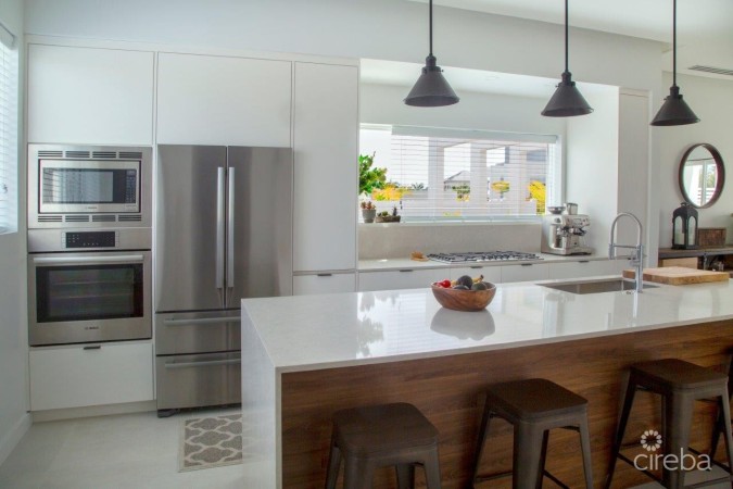 SOLARA VILLA - CRYSTAL HARBOUR