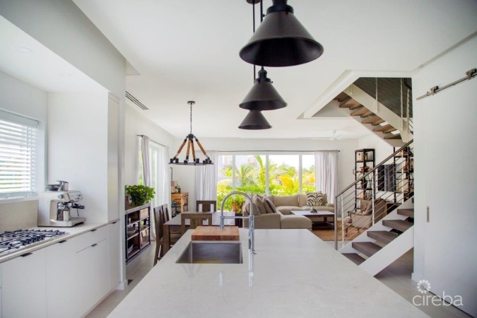 SOLARA VILLA - CRYSTAL HARBOUR