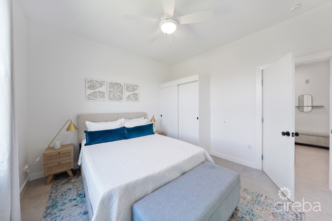 BREEZY PORT - TOP FLOOR 7