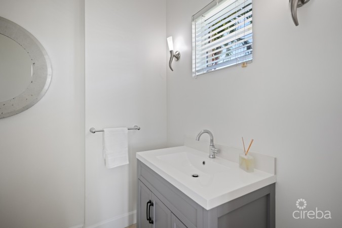 OLIVIAS COVE UNIT #1 - TOWNHOUSE END UNIT