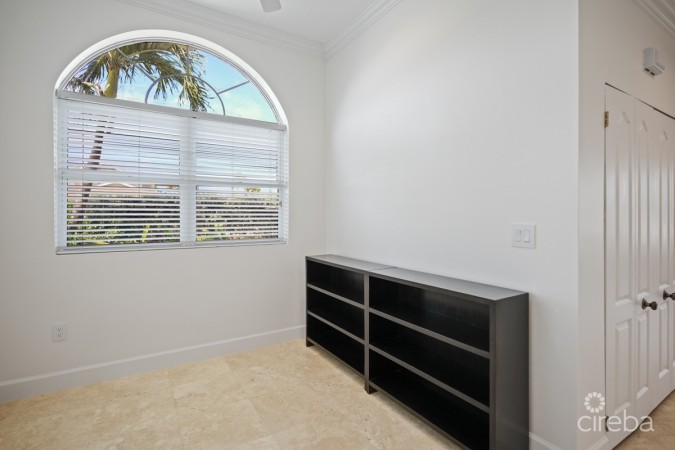 OLIVIAS COVE UNIT #1 - TOWNHOUSE END UNIT