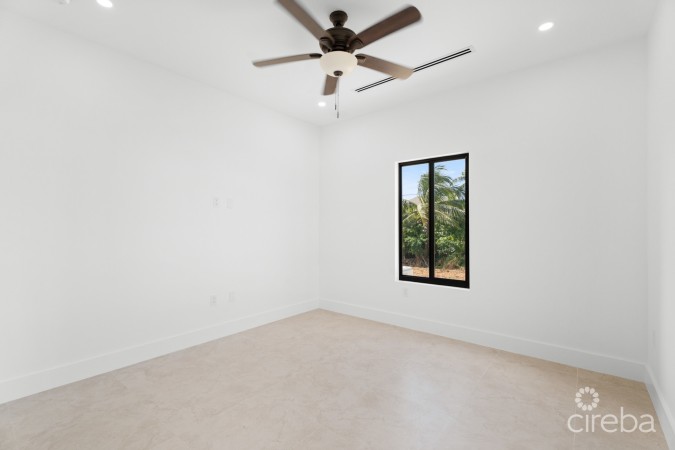 #2 BRAND NEW 3 BED 3.5 BATH DUPLEX -  LOOKOUT GARDENS