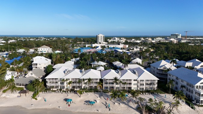SEVEN MILE BEACHFRONT  CONDO, CAYMAN CLUB