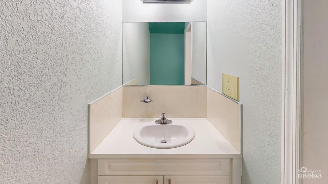 HYRE POINT LARGE ONE BEDROOM