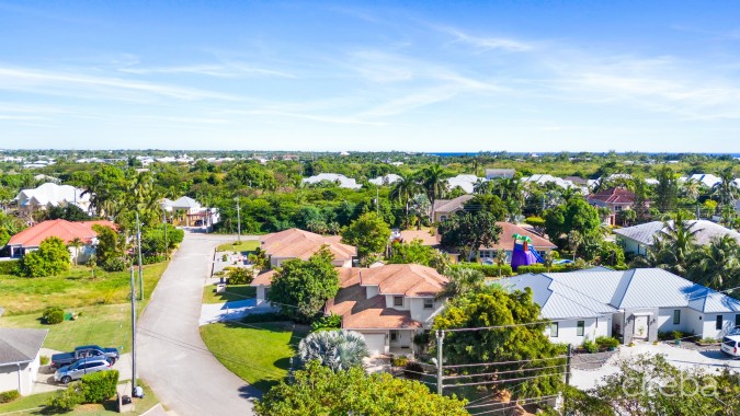 HONEY HILL HOME IN SAVANNAH ESTATES - 3 BED PLUS HUGE DEN