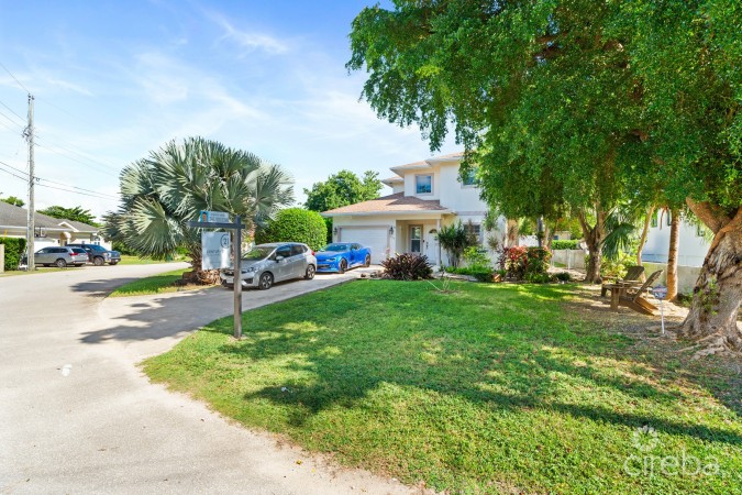 HONEY HILL HOME IN SAVANNAH ESTATES - 3 BED PLUS HUGE DEN