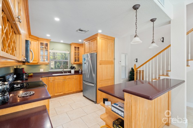HONEY HILL HOME IN SAVANNAH ESTATES - 3 BED PLUS HUGE DEN