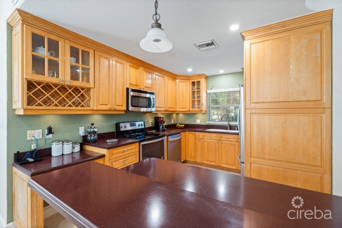 HONEY HILL HOME IN SAVANNAH ESTATES - 3 BED PLUS HUGE DEN