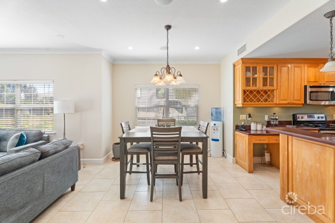 HONEY HILL HOME IN SAVANNAH ESTATES - 3 BED PLUS HUGE DEN