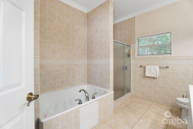 HONEY HILL HOME IN SAVANNAH ESTATES - 3 BED PLUS HUGE DEN