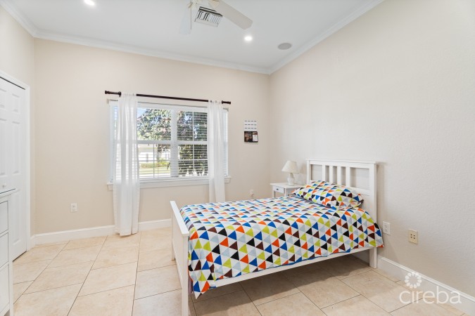 HONEY HILL HOME IN SAVANNAH ESTATES - 3 BED PLUS HUGE DEN