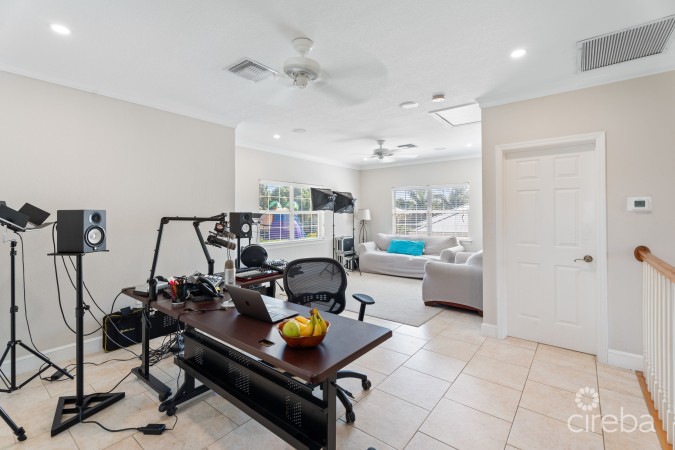 HONEY HILL HOME IN SAVANNAH ESTATES - 3 BED PLUS HUGE DEN