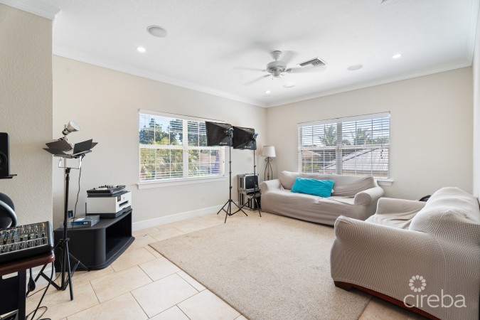 HONEY HILL HOME IN SAVANNAH ESTATES - 3 BED PLUS HUGE DEN