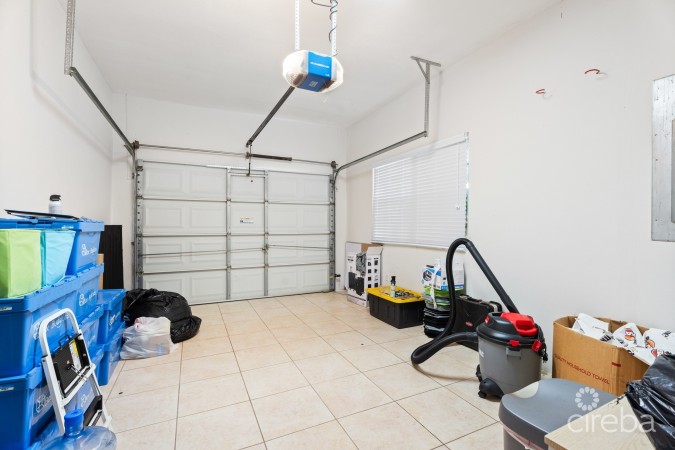 HONEY HILL HOME IN SAVANNAH ESTATES - 3 BED PLUS HUGE DEN