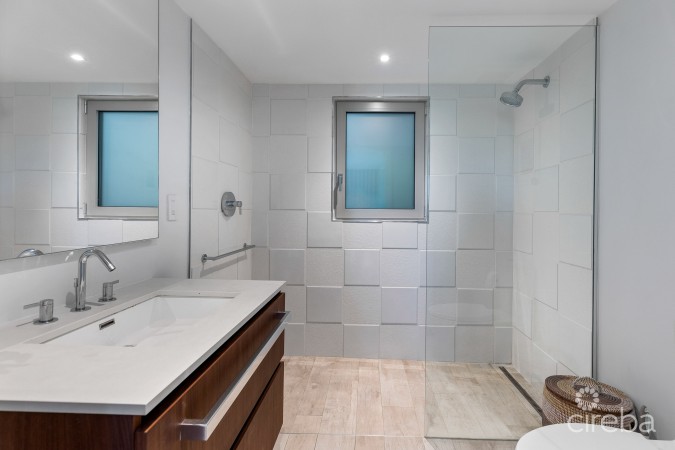 TIDES BEACHFRONT 4 BED CONDO WITH TERRACE