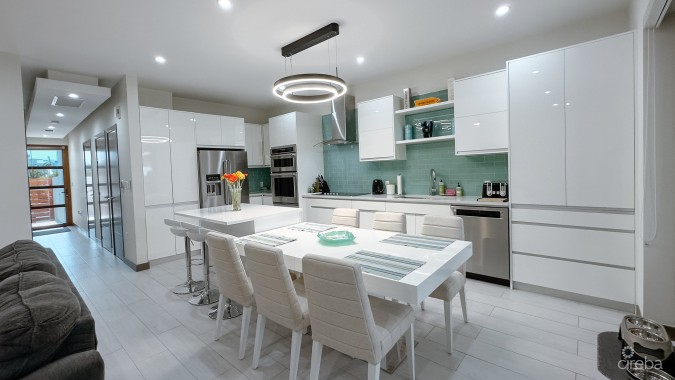 ARVIA WATERFRONT CONDO 2 BED PLUS DEN
