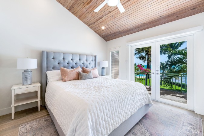 PIRATES LAIR 3, OCEANFRONT SOUTH SOUND HOME