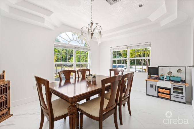 NINE PALMS RESIDENTIAL HOME WITH INCOME PRODUCING COTTAGES
