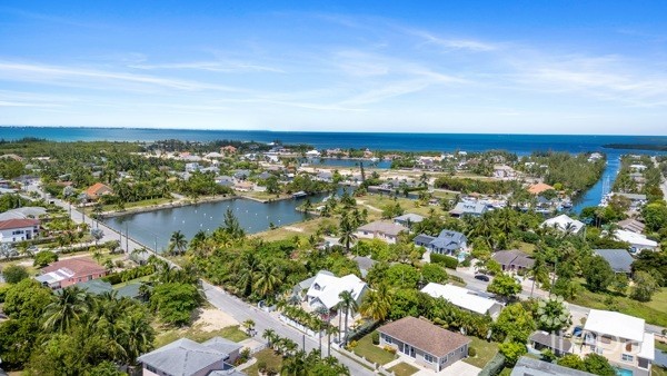 NINE PALMS RESIDENTIAL HOME WITH INCOME PRODUCING COTTAGES