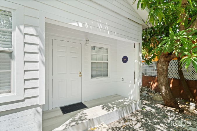 NINE PALMS RESIDENTIAL HOME WITH INCOME PRODUCING COTTAGES