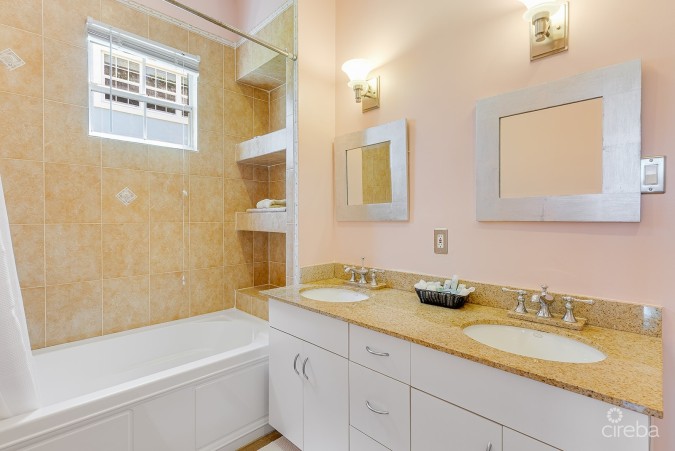 RARE OPPORTUNITY - DETACHED FAMILY HOME IN BRITANNIA REGENTS COURT