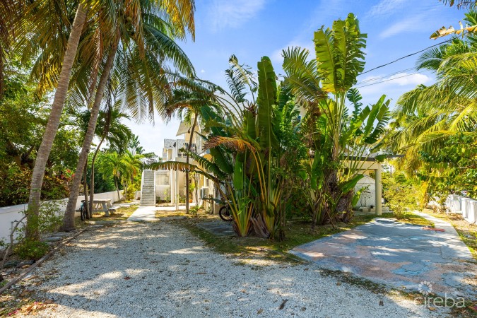 RALEIGH QUAY, GOVERNORS HARBOUR 1 BEDROOM APARTMENT