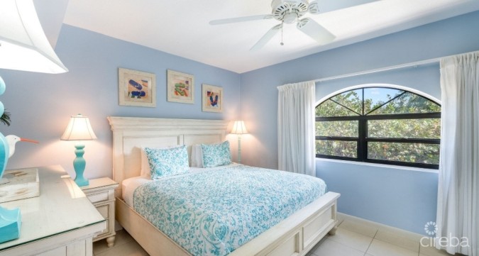 THE HERITAGE CLUB - SEVEN MILE BEACHFRONT CONDO